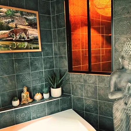 La Jungle Insolite, Spa, Ecran Cinema, Lit A Baldaquin King Size, Day Use, 10 Min Centre アパート *