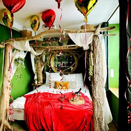 La Jungle Insolite, Spa, écran Cinéma, Lit à Baldaquin King Size, Day Use, 10 Min Centre Apartamento