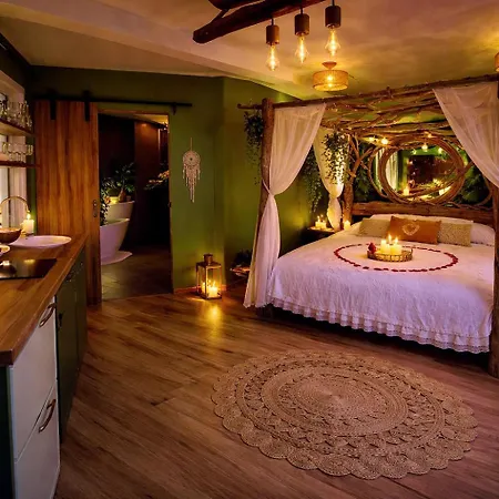 La Jungle Insolite, Spa, Ecran Cinema, Lit A Baldaquin King Size, Day Use, 10 Min Centre *