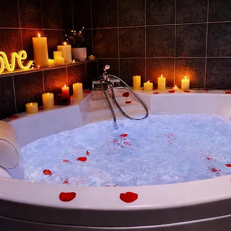 Apartment La Jungle Insolite, Spa, Ecran Cinema, Lit A Baldaquin King Size, Day Use, 10 Min Centre *