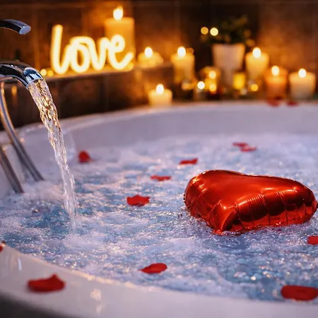 La Jungle Insolite, Spa, Ecran Cinema, Lit A Baldaquin King Size, Day Use, 10 Min Centre *